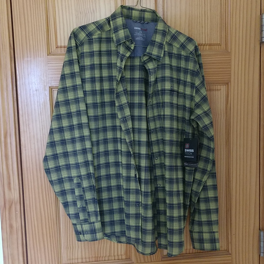 SwissTech men's long sleeve shirt Small